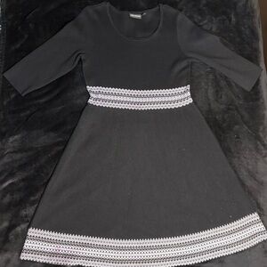 NINA LEONAR-Elegant Black and White Womens Flate Sweater Dress SZ L